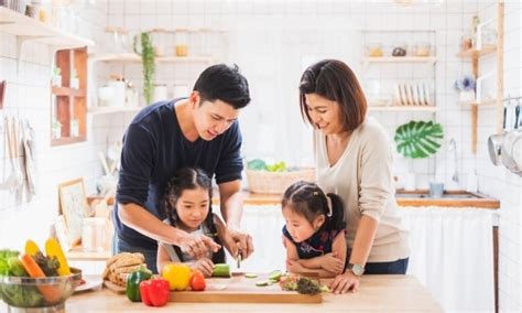 nagdadasal na pamilya|Healthy Family: 7 Tipid Tips Para sa Malusog na Pamilya.
